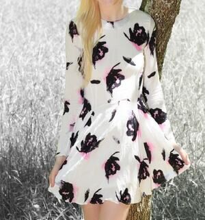 H&M, Loose pointed dress, Zipper detail on the back - Size 10